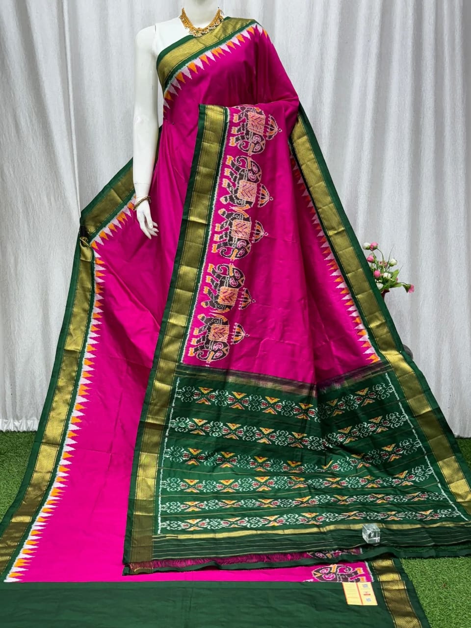 Pochampally Exclusive Dola Silk Saree