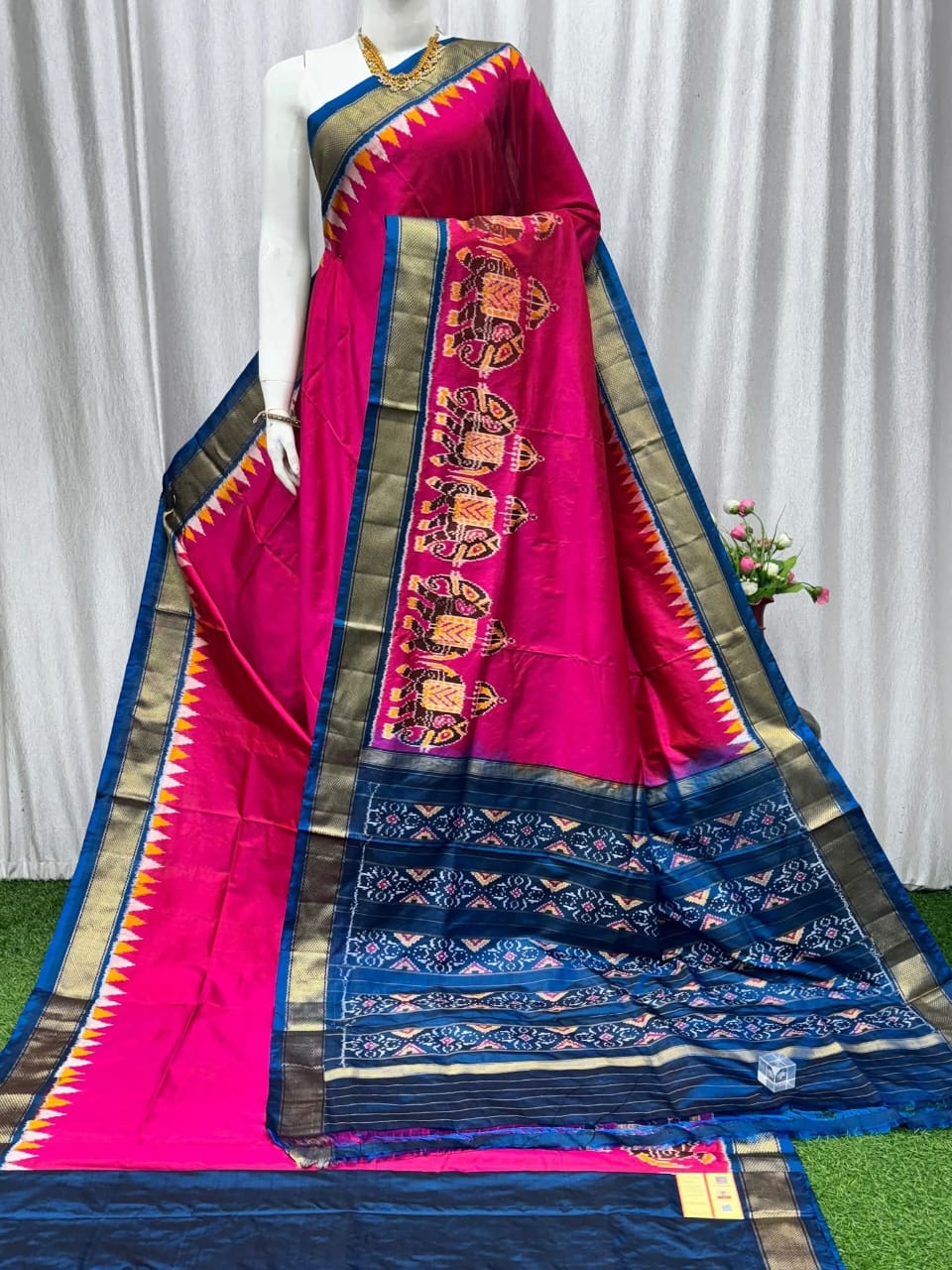 Pochampally Modern Dola Silk Saree