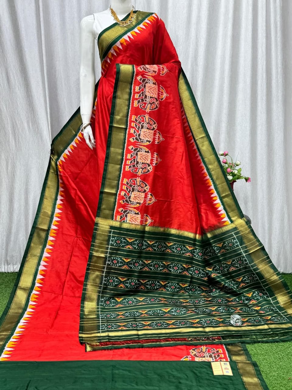 Pochampally Classic Dola Silk Saree