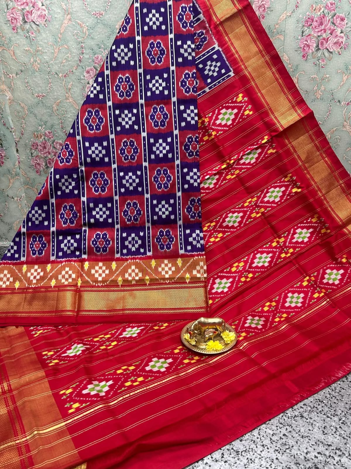 Dola Silk Pochampally Ethnic Saree with Blouse