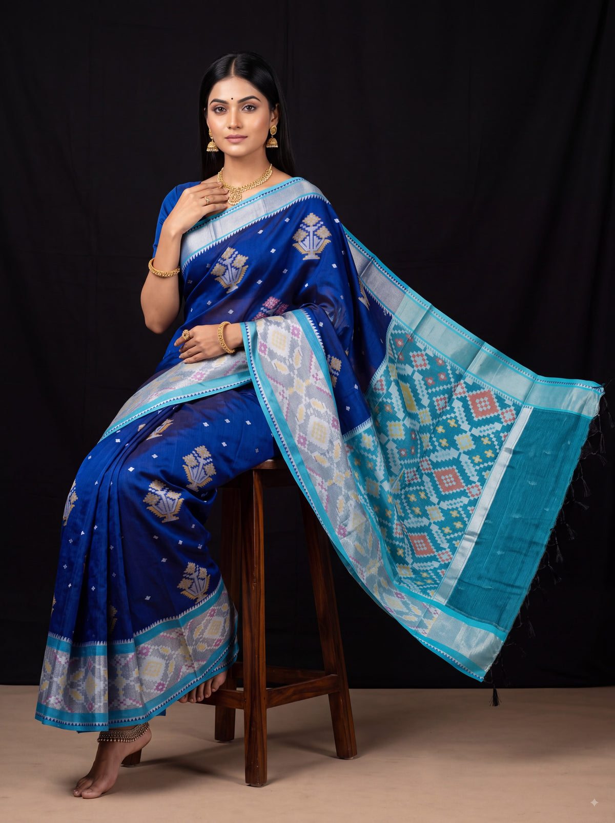 Pochampally Designer Printed & Dola Silk Fabric Saree