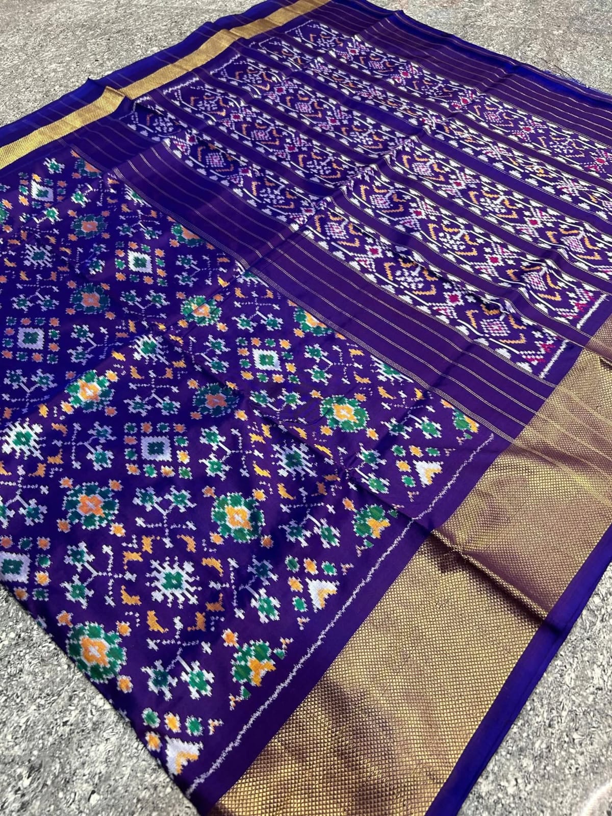 Deep Purple Handloom Pochampally Ikkat Silk Saree Gold Zari