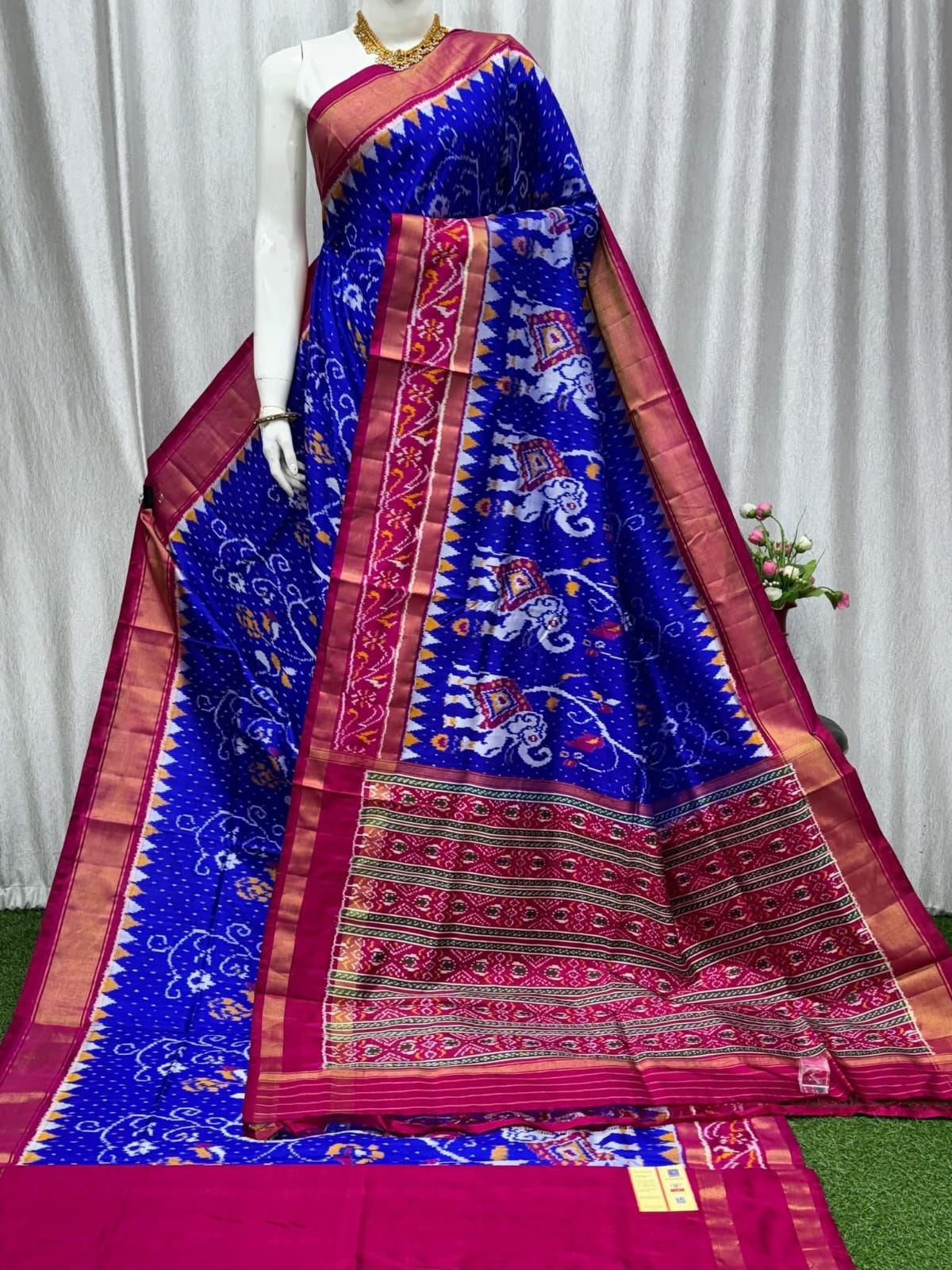 Dola Silk Pochampally Designer Printed Saree With Unstitched Blouse Piece For Women