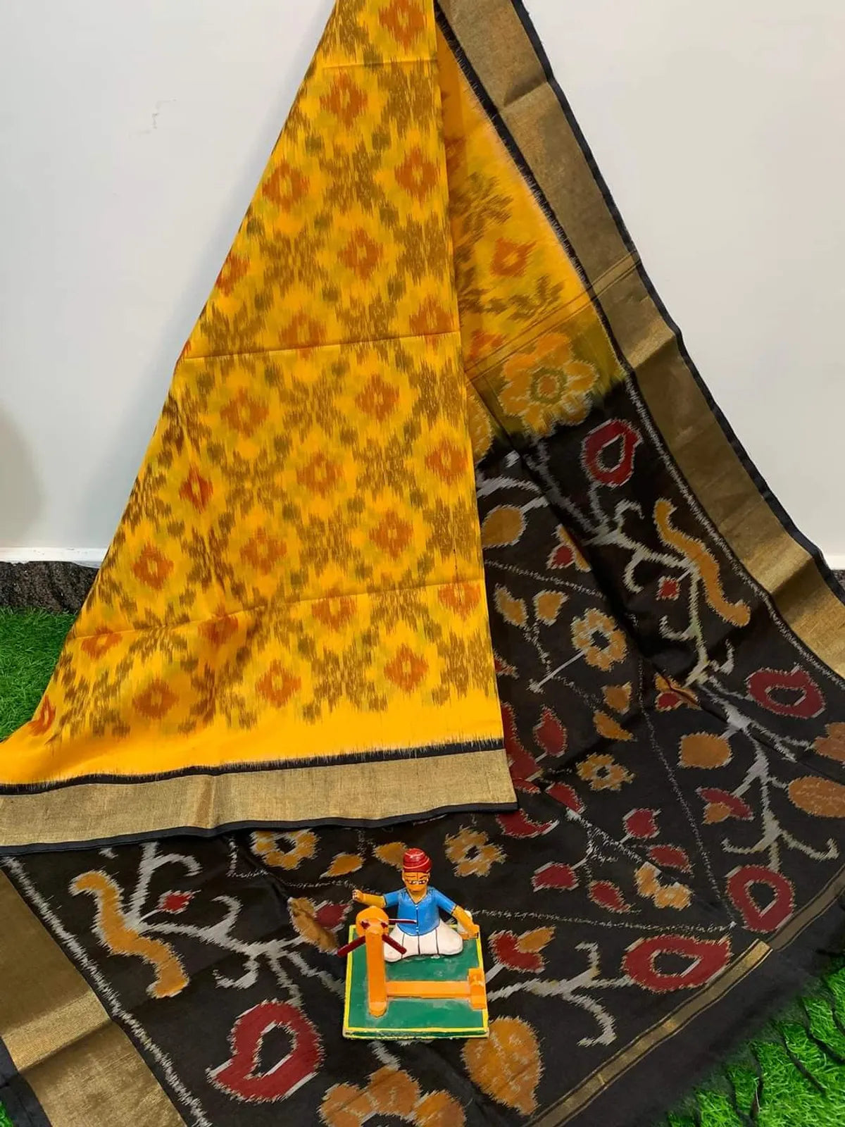 Pochampally Designer Printed & Dola Silk Fabric Saree